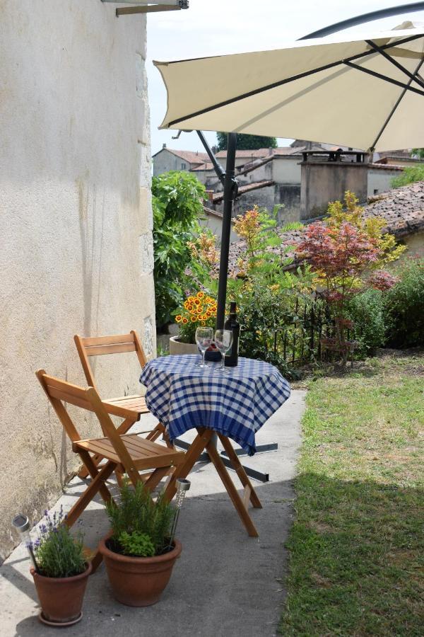 La Maison Du Tourniquet オーブテール・シュル・ドロンヌ エクステリア 写真